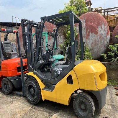 Buone condizioni originali Giappone Komatsu 3T carrello elevatore con basso orario di lavoro e nel 2022