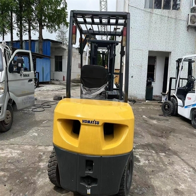 Buone condizioni originali Giappone Komatsu 3T carrello elevatore con basso orario di lavoro e nel 2022