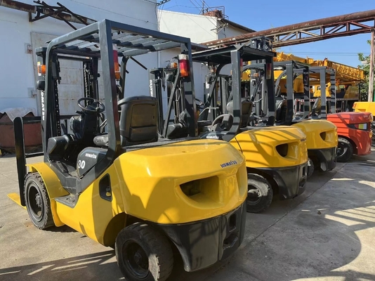 Buone condizioni originali Giappone Komatsu 3T carrello elevatore con basso orario di lavoro e nel 2022