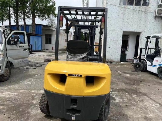 Veicolo per il sollevamento di pallet per carrelli elevatori KOMATSU FD30 usato in buone condizioni nel 2023