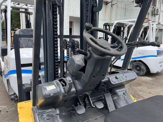Veicolo per il sollevamento di pallet per carrelli elevatori KOMATSU FD30 usato in buone condizioni nel 2023