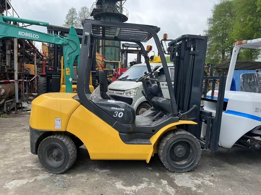 Il carrello elevatore a gasolio con il miglior servizio per le aziende agricole Komatsu 30