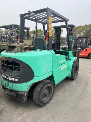 Camione elevatore diesel Mitsubishi FD40 usato con 4 tonnellate di carico in buone condizioni