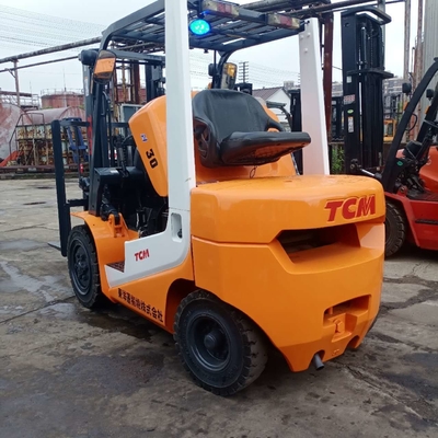 6 tonnellate di carrello elevatore diesel originale TCM 3 tonnellate di carrello elevatore usato per una manovra agevole