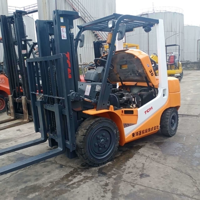 6 tonnellate di carrello elevatore diesel originale TCM 3 tonnellate di carrello elevatore usato per una manovra agevole