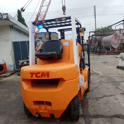6 tonnellate di carrello elevatore diesel originale TCM 3 tonnellate di carrello elevatore usato per una manovra agevole