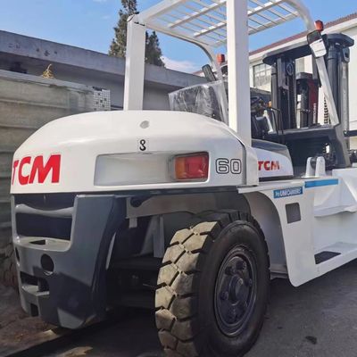 Camione elevatore TCM di seconda mano da 6 tonnellate in buone condizioni e motore da 127 kW dal Giappone