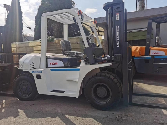 Camione elevatore TCM di seconda mano da 6 tonnellate in buone condizioni e motore da 127 kW dal Giappone