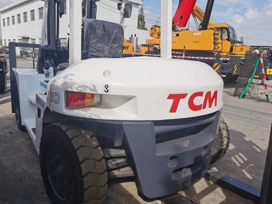 Camione elevatore TCM di seconda mano da 6 tonnellate in buone condizioni e motore da 127 kW dal Giappone