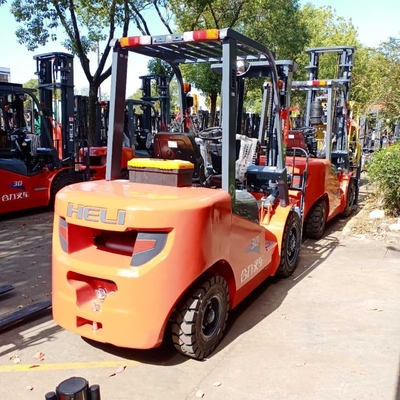 Forklift da 3 tonnellate FD30 con 3 alberi automatico/manuale utilizzato Giappone Elicottero in ottime condizioni