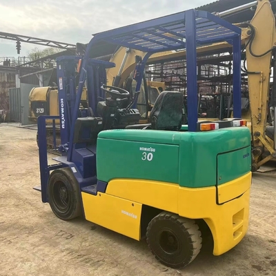 Basso tempo di lavoro e buone condizioni Komatsu 3T Forklift FD30 per lavori di costruzione