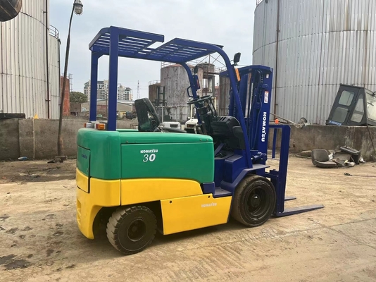 Basso tempo di lavoro e buone condizioni Komatsu 3T Forklift FD30 per lavori di costruzione