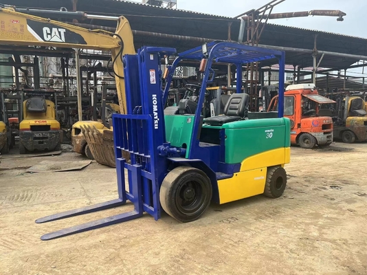 Basso tempo di lavoro e buone condizioni Komatsu 3T Forklift FD30 per lavori di costruzione