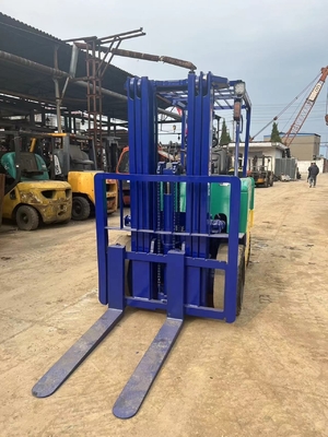 Basso tempo di lavoro e buone condizioni Komatsu 3T Forklift FD30 per lavori di costruzione