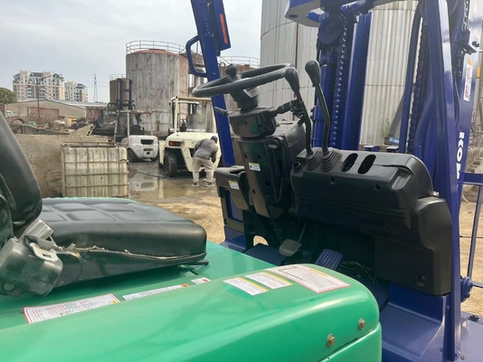 Basso tempo di lavoro e buone condizioni Komatsu 3T Forklift FD30 per lavori di costruzione