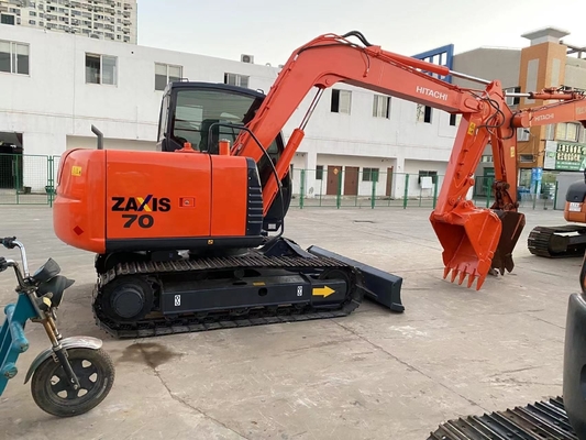 Escavatore usato Hitachi ZX70 con poche ore di lavoro e buone prestazioni