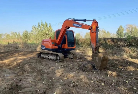 Doosan DX75 escavatore usato con vernice originale e elevata efficienza operativa in Giappone