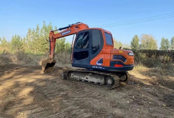 Doosan DX75 escavatore usato con vernice originale e elevata efficienza operativa in Giappone