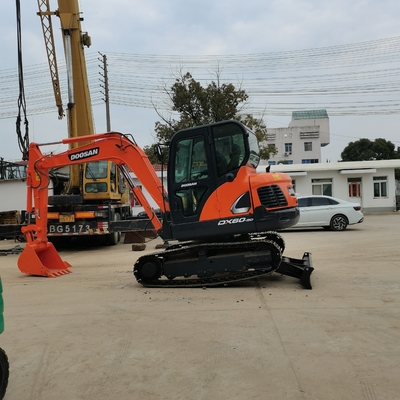 Miglior escavatore idraulico Doosan Dx60 con poche ore di lavoro e peso operativo di 6 TON