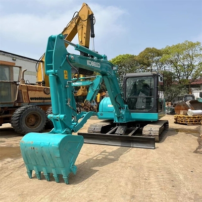 Scavatore usato Kobelco SK60 in ottime condizioni per la costruzione di condotte