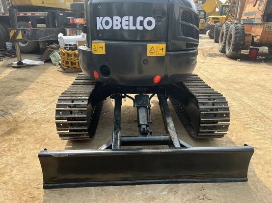 Escavatore Kobelco sk35 in buone condizioni con peso operativo di 3,5 tonnellate e poche ore
