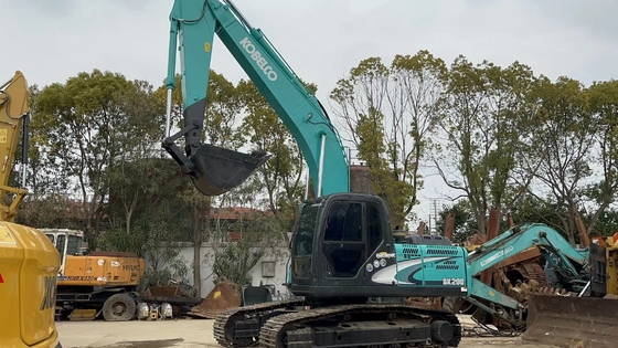 Escavatore KOBELCO SK200 usato con capacità di secchio di 1,1 m3 e peso di 20000 kg a Shanghai
