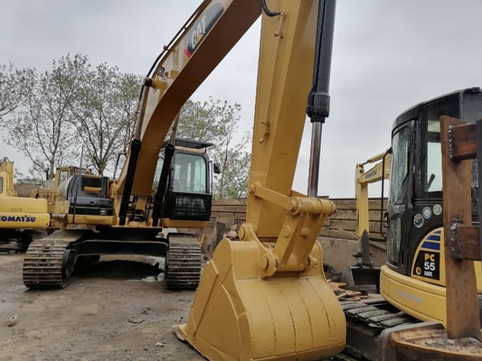 CAT 330D Excavator usato con anno 2021 e peso di 20 tonnellate in buone condizioni