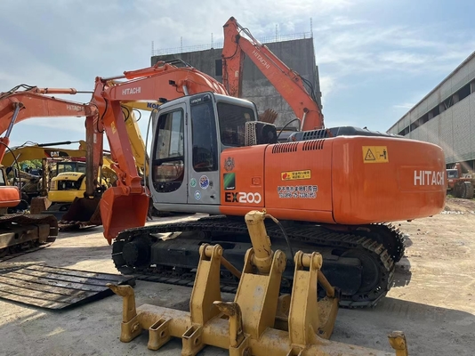 Escavatore usato Hitachi EX200-3 in buone condizioni di lavoro a prezzi accessibili con colore rosso