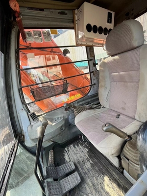 Escavatore usato Hitachi EX200-3 in buone condizioni di lavoro a prezzi accessibili con colore rosso