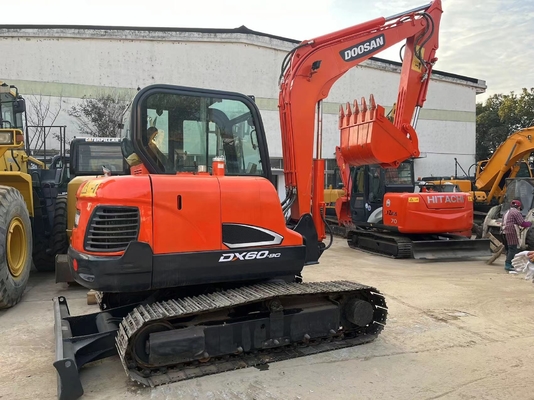 Doosan DX60 Escavatore di seconda mano con 6 tonnellate di peso in ottime condizioni