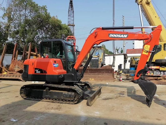 Doosan DX60 Escavatore di seconda mano con 6 tonnellate di peso in ottime condizioni