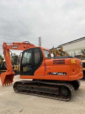 Escavatore a scarico Doosan 140LC in perfette condizioni.