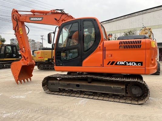Escavatore a scarico Doosan 140LC in perfette condizioni.