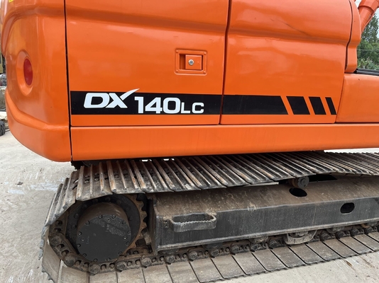 Escavatore a scarico Doosan 140LC in perfette condizioni.