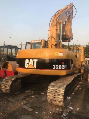 Escavatori usati Caterpillar 320CU con una capacità di 0,8 m3 e un orario di lavoro ridotto