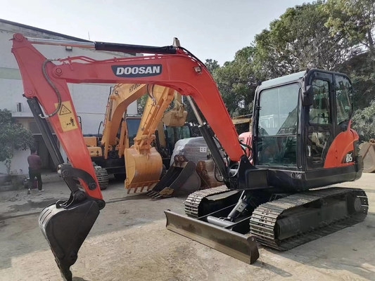 Vantaggi utilizzati DX60-9C Crawler Excavator in buone condizioni a Shanghai