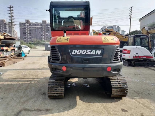 Vantaggi utilizzati DX60-9C Crawler Excavator in buone condizioni a Shanghai