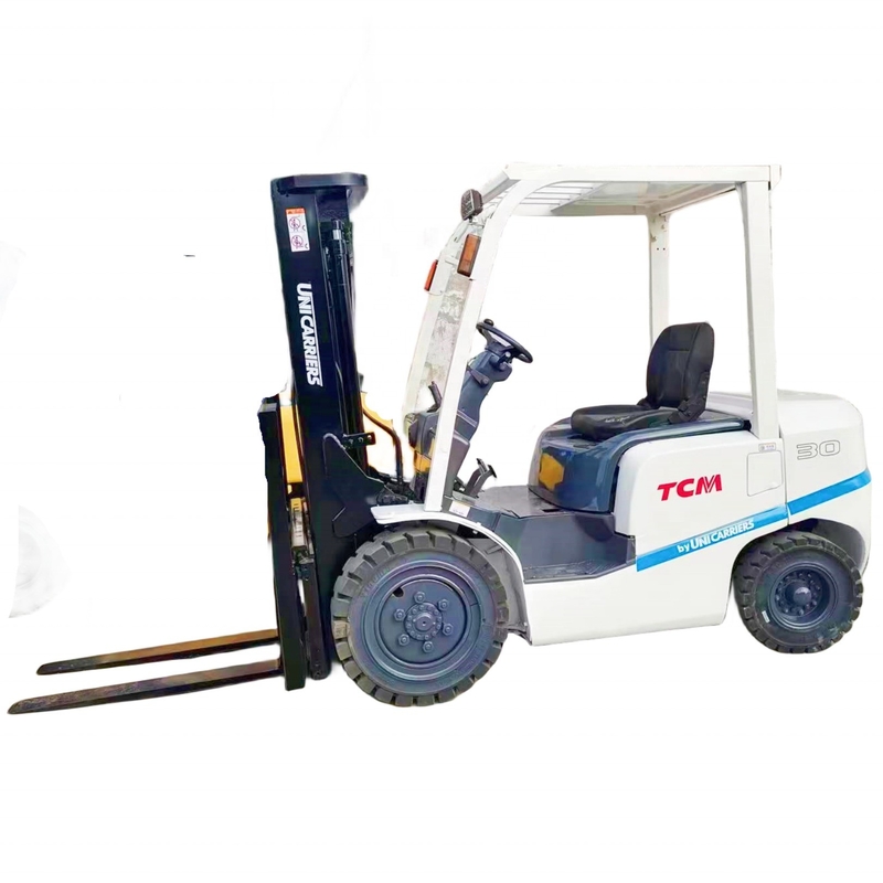 Giappone Camione elevatore diesel TCM 3 tonnellate con cilindro idraulico Nabtesco