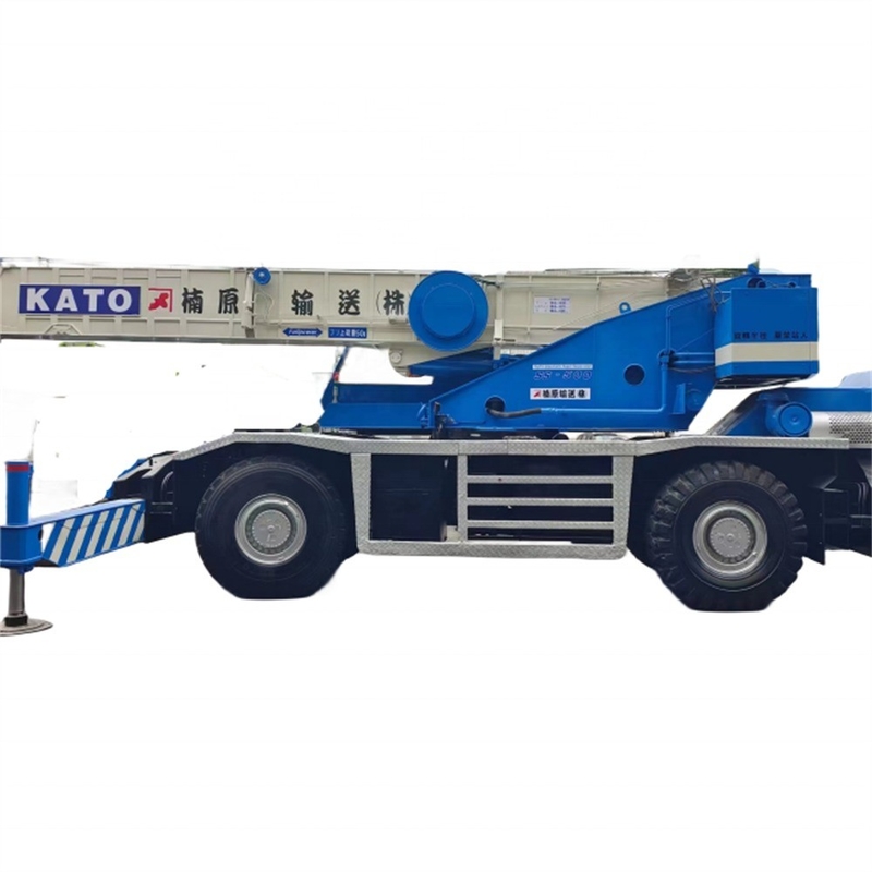 Gru Kato KR-450V Gru da 45 tonnellate con colore originale e tempi di lavoro ridotti