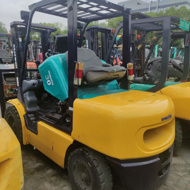 3000 kg di peso KOMATSU FD30 3 tonnellate camion di sollevamento pallet per contenitore di magazzino