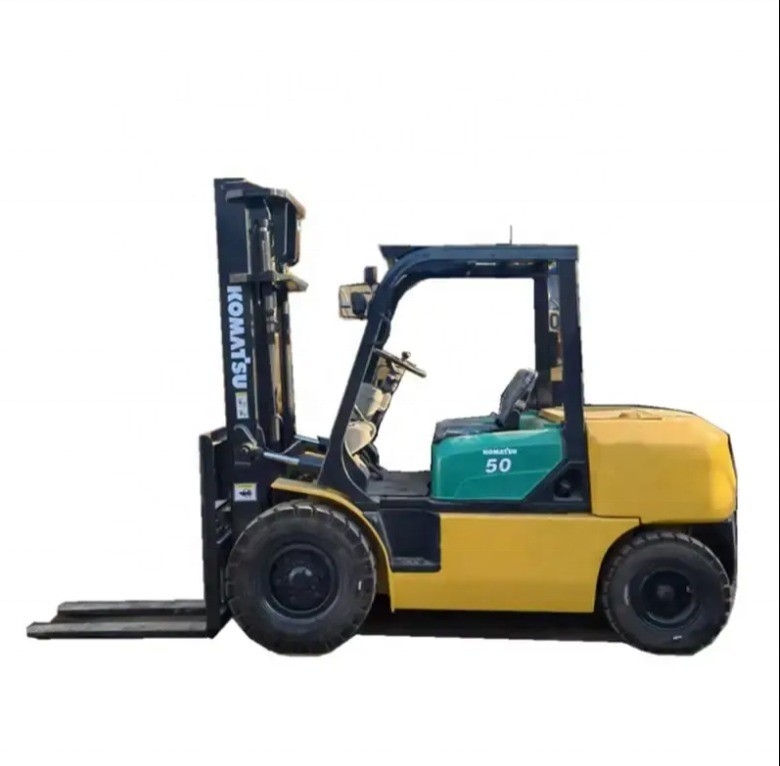 5 tonnellate di mini carrello elevatore diesel KOMATSU FD50 Camionetto di sollevamento di container per impianti di produzione