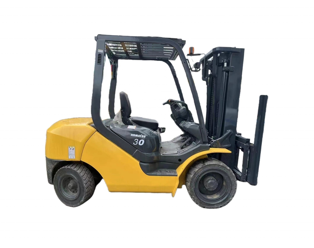 Veicolo per il sollevamento di pallet per carrelli elevatori KOMATSU FD30 usato in buone condizioni nel 2023