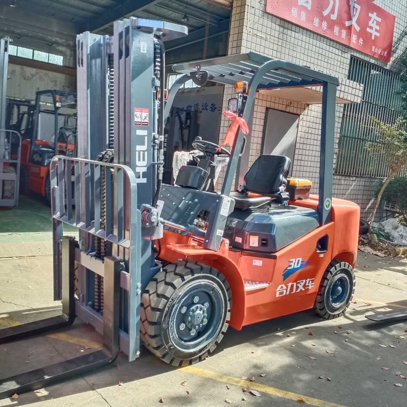 Forklift da 3 tonnellate FD30 con 3 alberi automatico/manuale utilizzato Giappone Elicottero in ottime condizioni