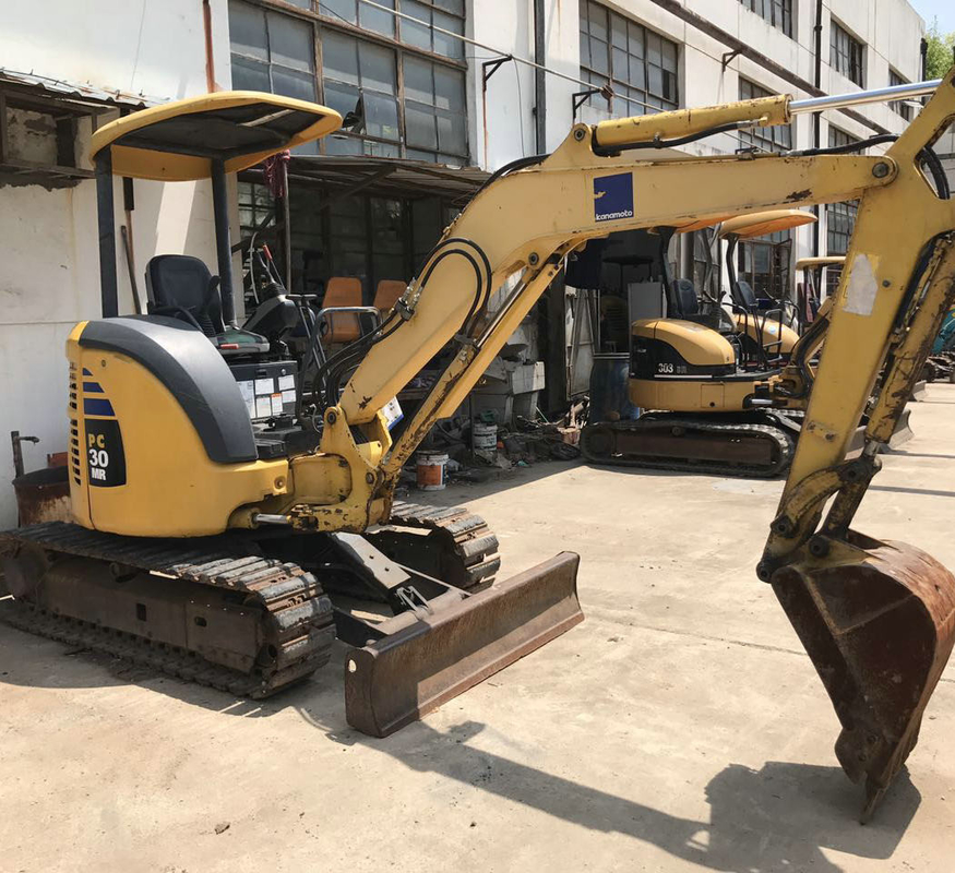 3000 KG Komatsu 3T carrello elevatore in buone condizioni con poche ore di lavoro