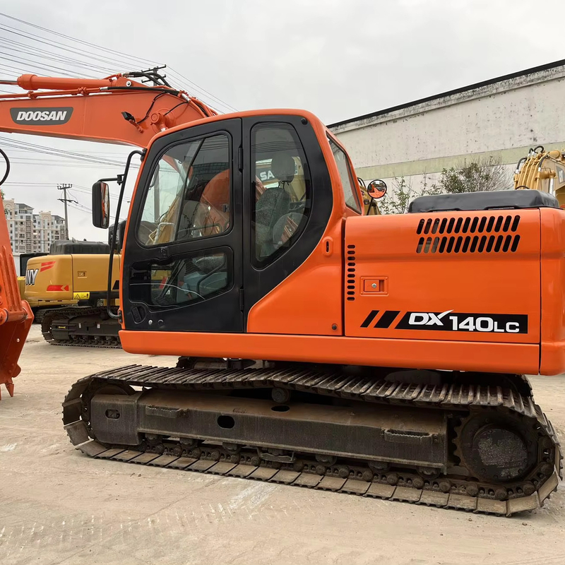 Escavatore a scarico Doosan 140LC in perfette condizioni.